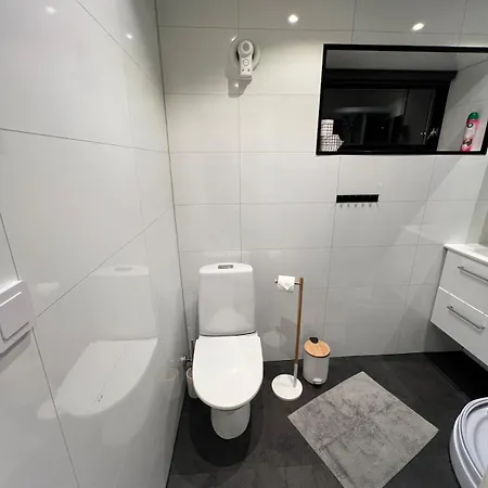 Large And Stylish 4-bedroom In The Center Feriehus