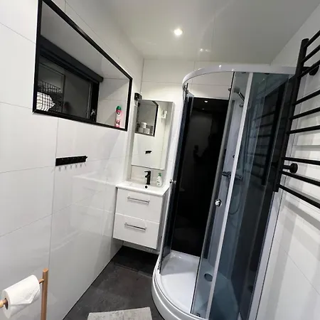 Large And Stylish 4-bedroom In The Center Senja