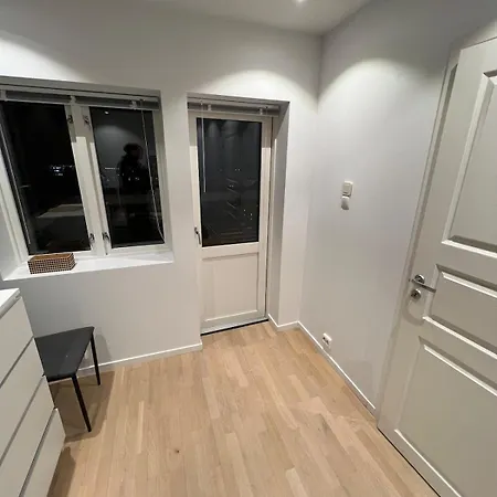 Large And Stylish 4-bedroom In The Center Feriehus *