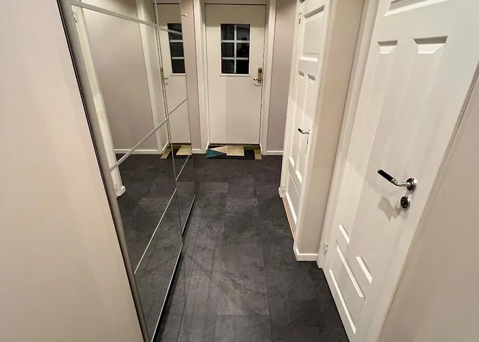 Large And Stylish 4-bedroom In The Center Semesterbostad