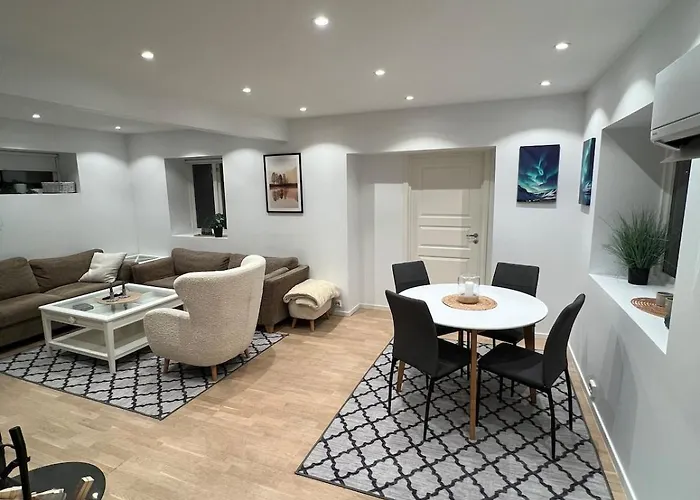Large And Stylish 4-bedroom In The Center *